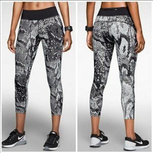 Women's Black&White Snakeskin-print Capri Running